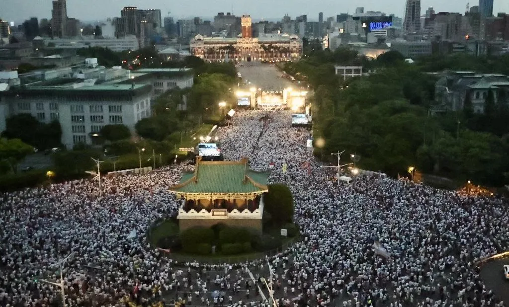 「我是人，我反毒台」集會遊行活動25日在凱道舉行，大批人潮湧入凱道，一路延伸到景福門周邊。（圖/資料照）