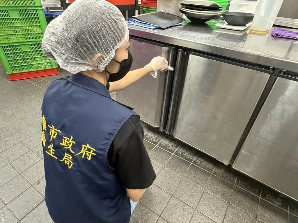 漢神巨蛋購物廣場某餐廳遭指26日有老鼠出沒，高雄市政府衛生局前往稽查。（圖／衛生局提供）