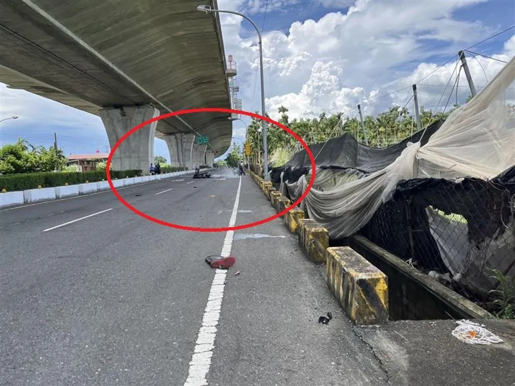 屏東縣今（27）日中午發生奪命車禍！（圖／翻攝畫面）