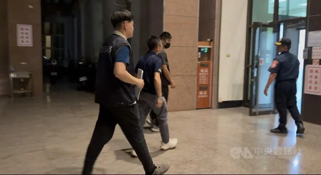 台東縣政府農業處長許家豪因涉嫌圖利渡假村開發案,將3米路擴為15米,30日上午遭檢方聲押。(圖/中央社)
