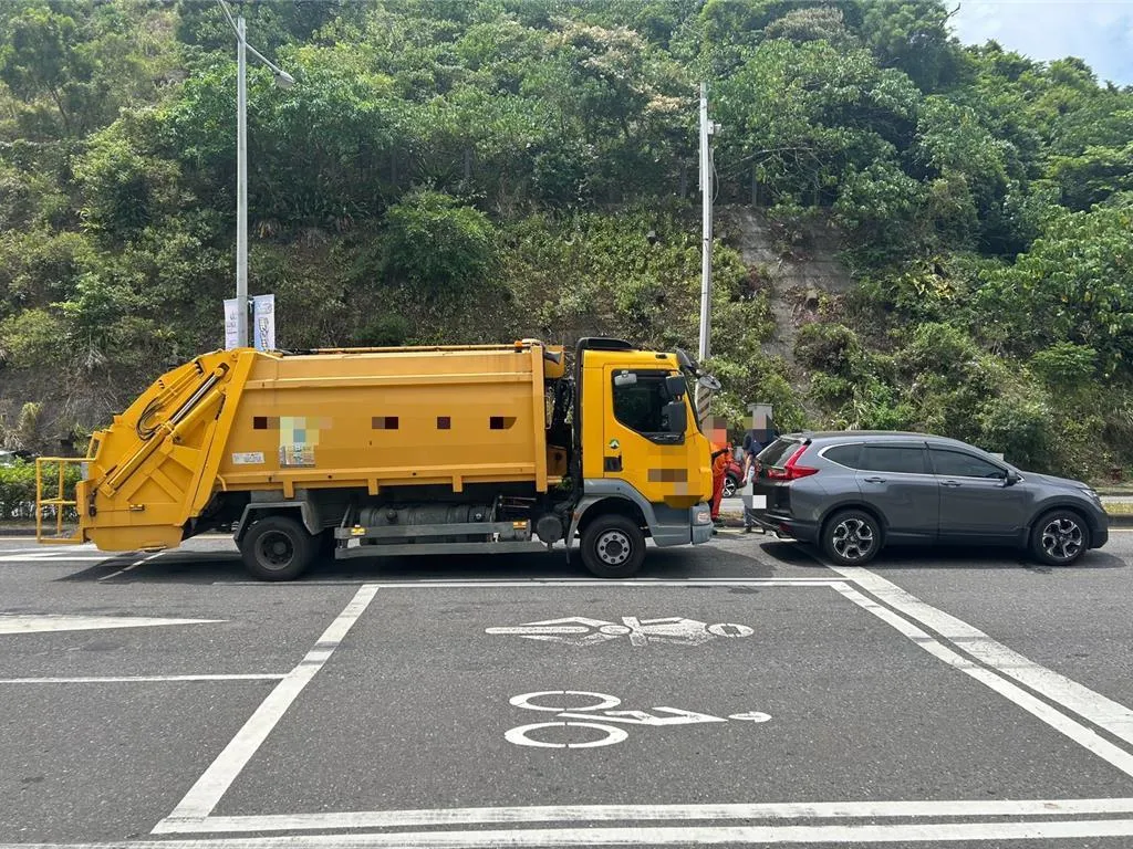 清潔隊員開垃圾車酒駕。（圖／翻攝畫面）