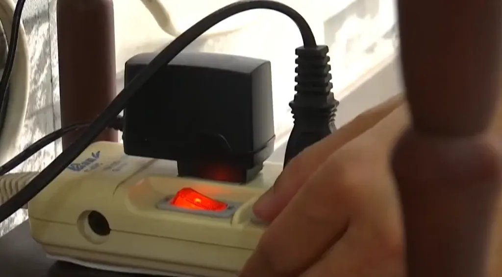 台電傳授省電妙招，善用獨立開關延長線免拔插頭，輕鬆省荷包。（示意圖／中天新聞）