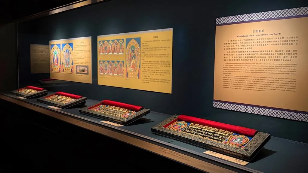 國立故宮博物院展出《龍藏經》引發排隊欣賞熱潮。（圖／故宮提供）