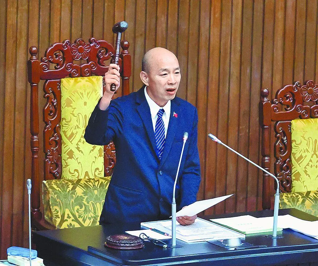 韓國瑜14日敲下議事槌，宣布115年度中央政府總預算案三讀通過。（圖/資料照）