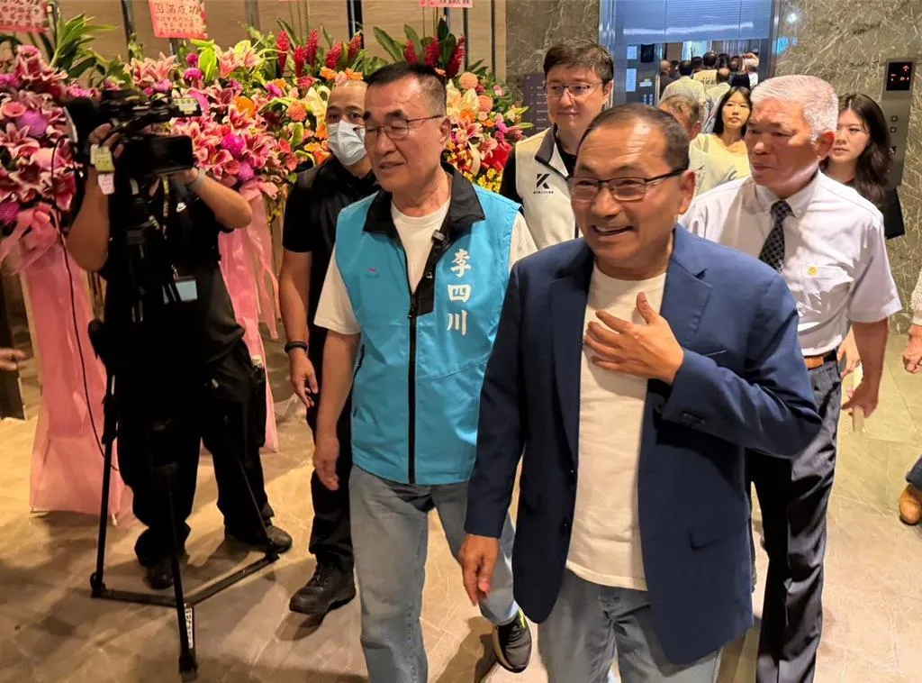 國民黨新北市長參選人李四川16日與新北市長侯友宜出席嘉威聯合會計師事務所40周年感恩餐會。（中時吳嘉億攝）
