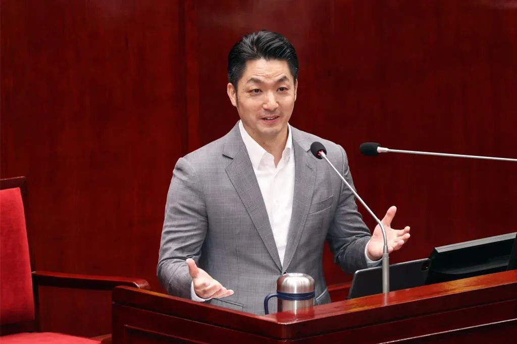 蔣萬安表示，李多慧只因協助台北拍宣傳片就要被出征，他相信很多人並不會認同。（圖/資料照）