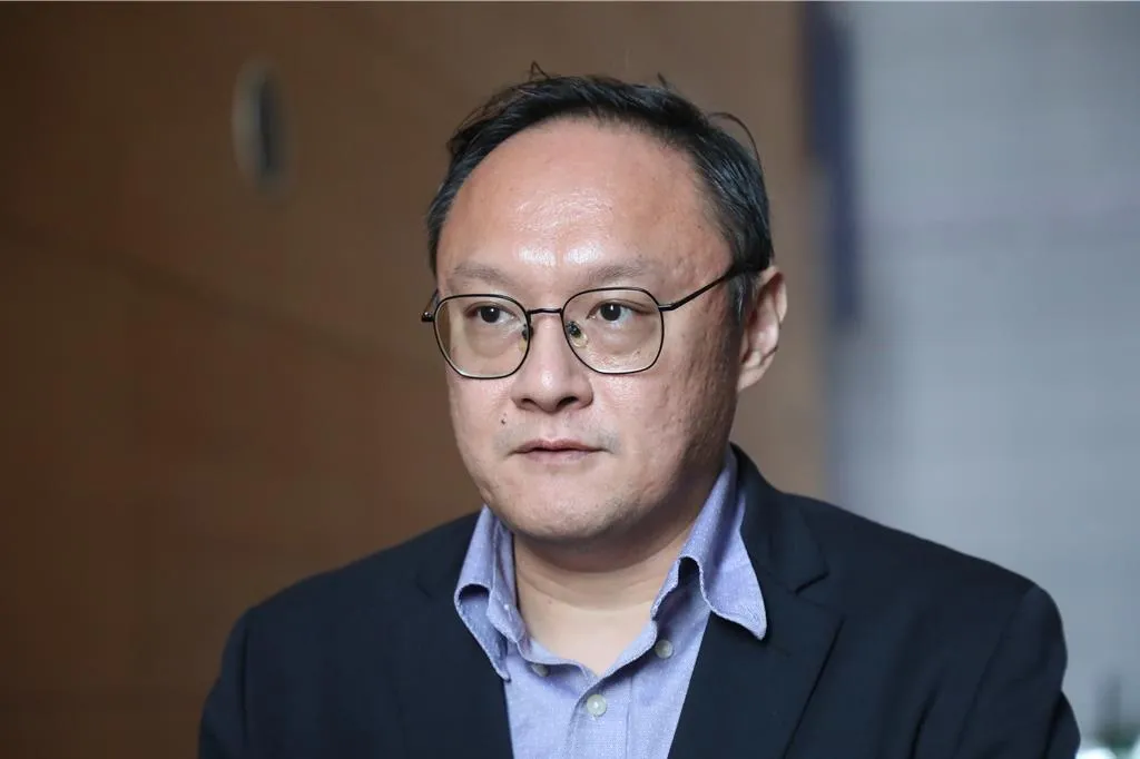 鄭照新激動反擊說，「拒絕這個指控，不能說我是門神，這是人格侮辱，民進黨才是門神」。（圖/台中市府提供）