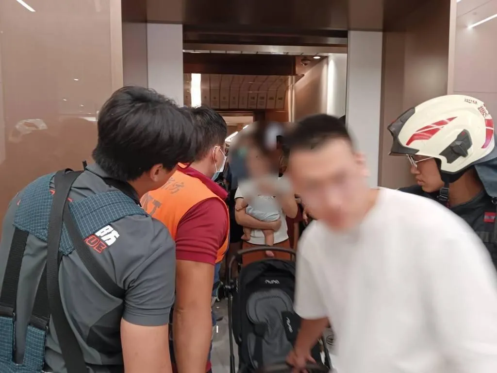 台北SOGO大巨蛋「遠東Garden City」才剛於正式啟動試營運，不料在營運第二天晚間即爆發安全意外。（圖／翻攝畫面）