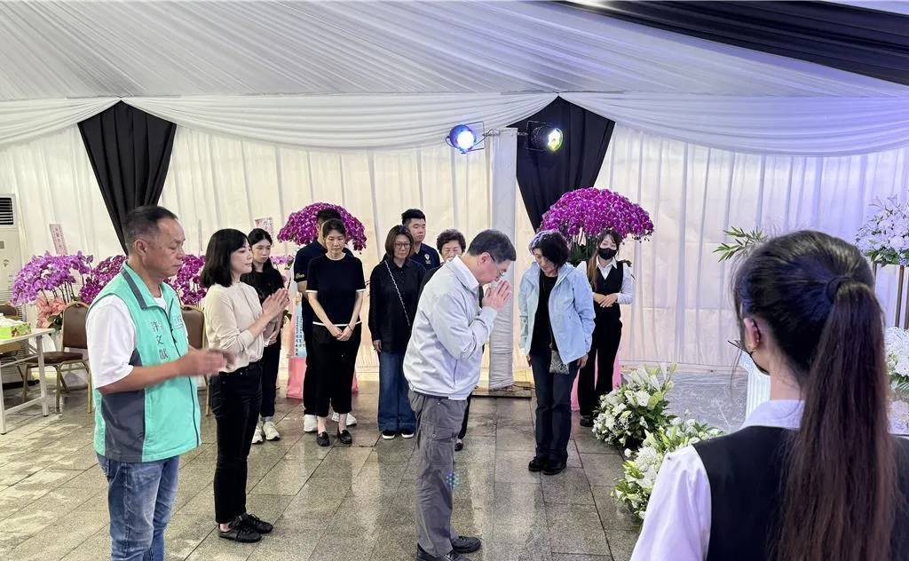 行政院長卓榮泰赴台東弔唁前立法院副院長饒穎奇。(圖/中時蔡旻妤攝)