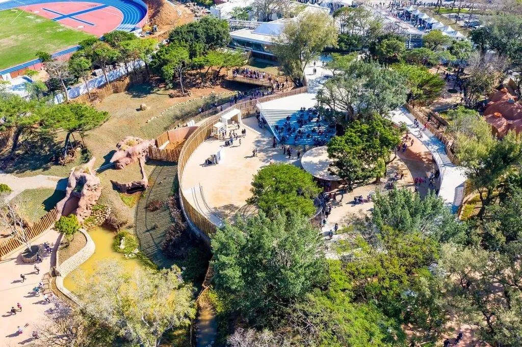 環境部國家環境研究院25日表示，新竹市立動物園經環境部認證為環境教育設施場所，為全台「原址現存」最悠久的動物園，也成為繼台北市立動物園後，全台第2處獲認證的動物園。（圖／環境部提供）