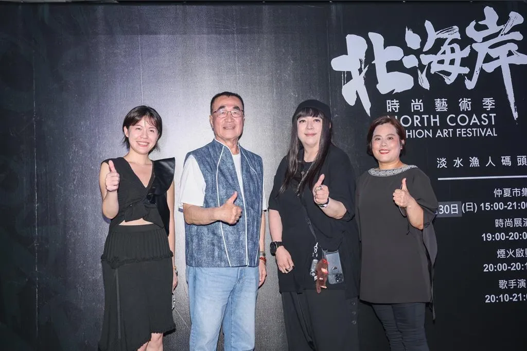 李四川首度穿上知名服裝設計師潘怡良量身設計的服裝亮相。(圖/李四川競辦提供)