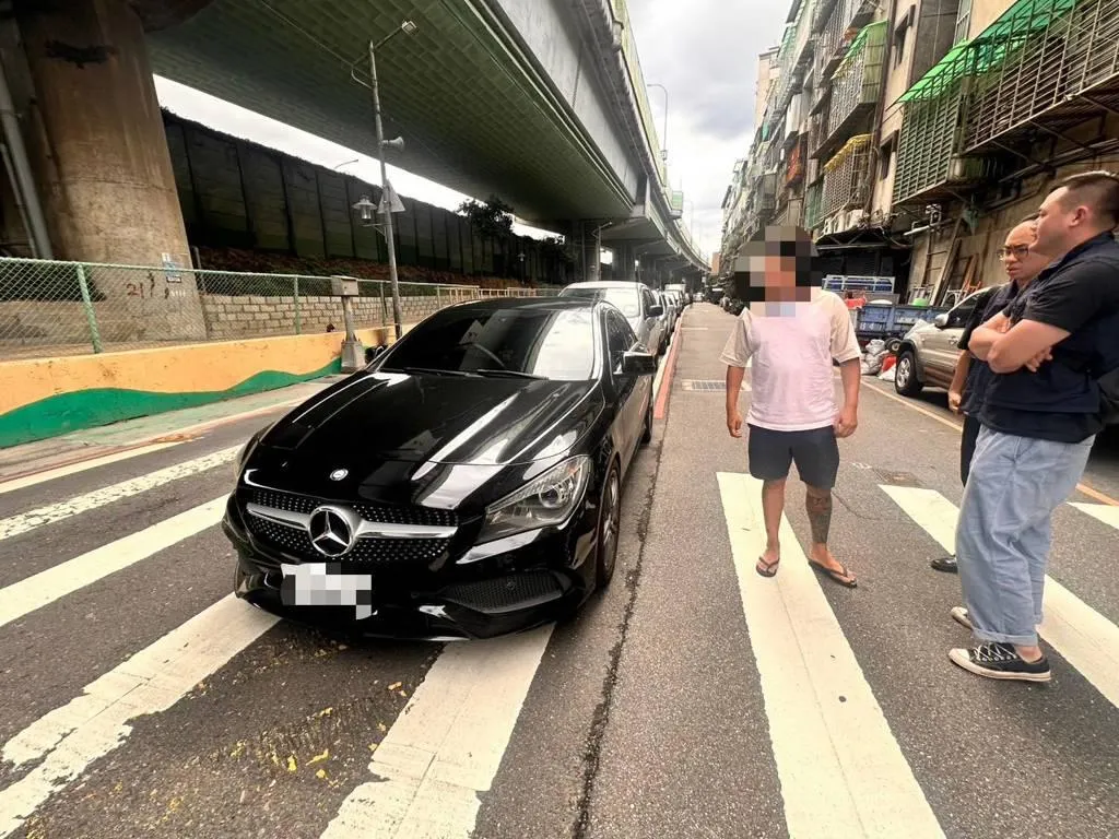 警方於三重力行路上逮到開車接應的黃男。（圖／警方提供）