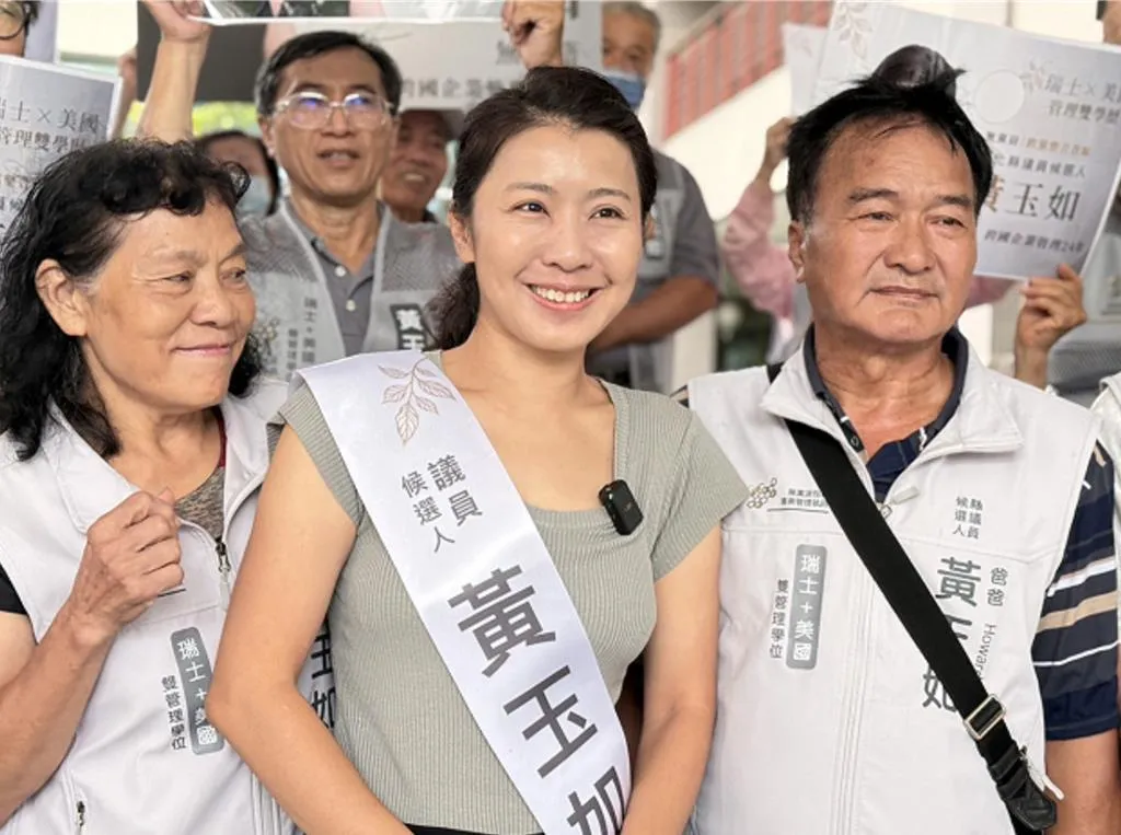 胞姊黃玉如則是以無黨籍身分登記參選彰化縣議員。(圖/中時孫英哲攝)
