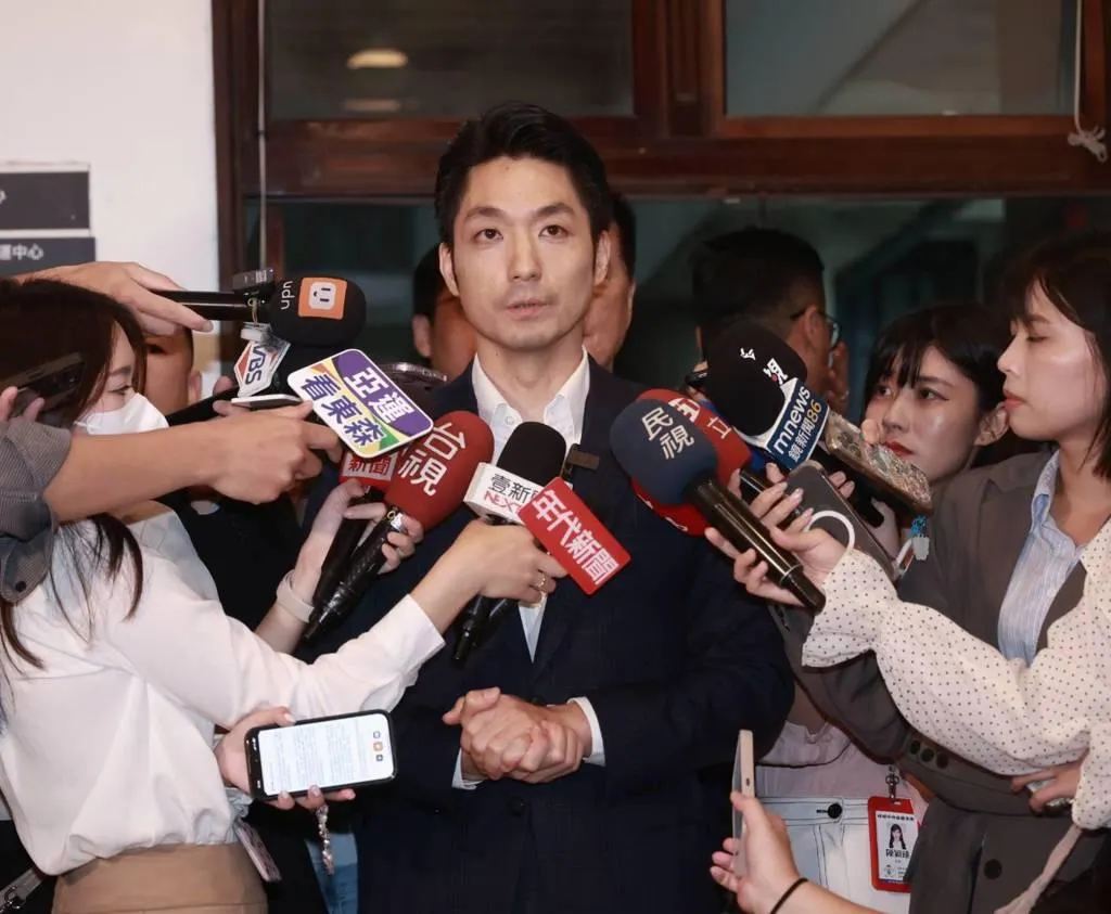 蔣萬安之子蔣得立因公費交換生身分遭攻擊。（圖）