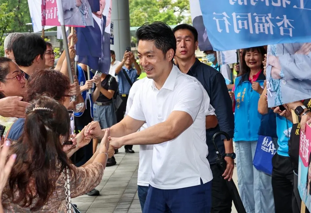 蔣萬安兒子蔣得立近期因赴美交換學生計畫及市長獎等議題受到關注。(圖/資料照)