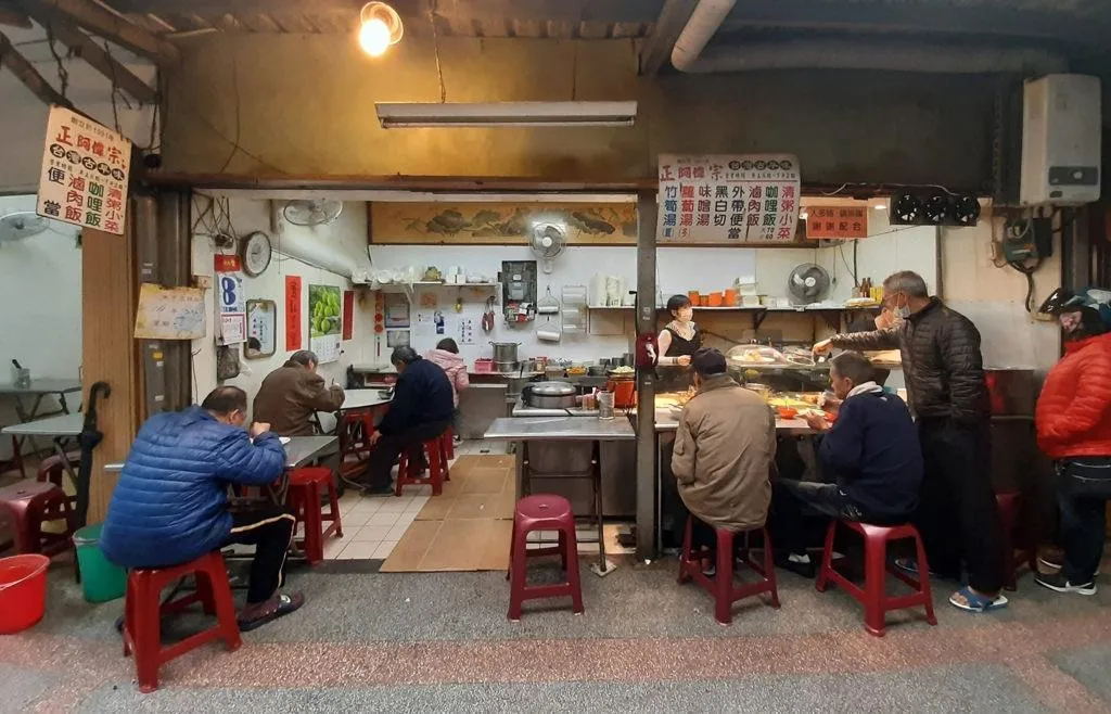 位於台北萬華三水街市場的「正宗阿偉咖哩飯」突宣布結束營業,感謝饕客35年來的陪伴。(圖/翻攝自正宗阿偉咖哩飯臉書粉專)