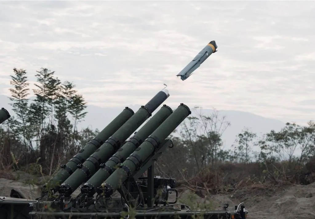 ALTIUS-600M反甲無人機到貨才知道沒買到充電器？陸軍回應，美方已完成非紅產品研製。（圖／國防部提供）