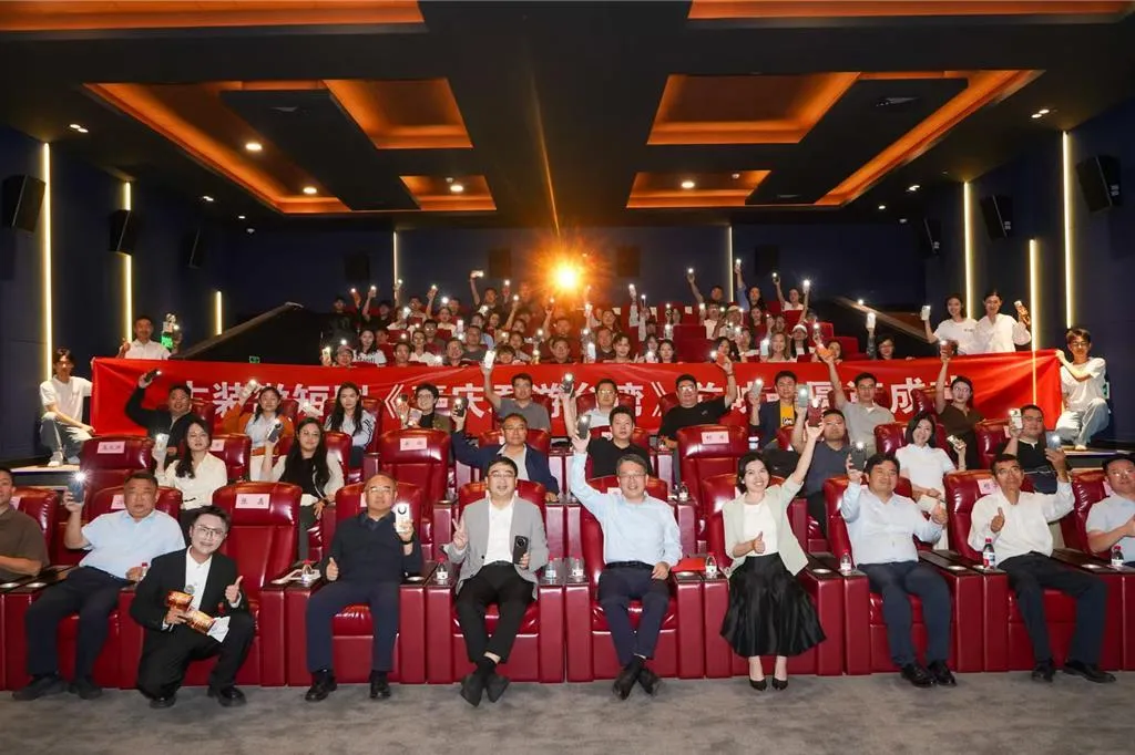 大陸國台辦發言人朱鳳蓮出席《嘉慶君遊台灣》電影首映。(圖/翻攝 京彩台灣)