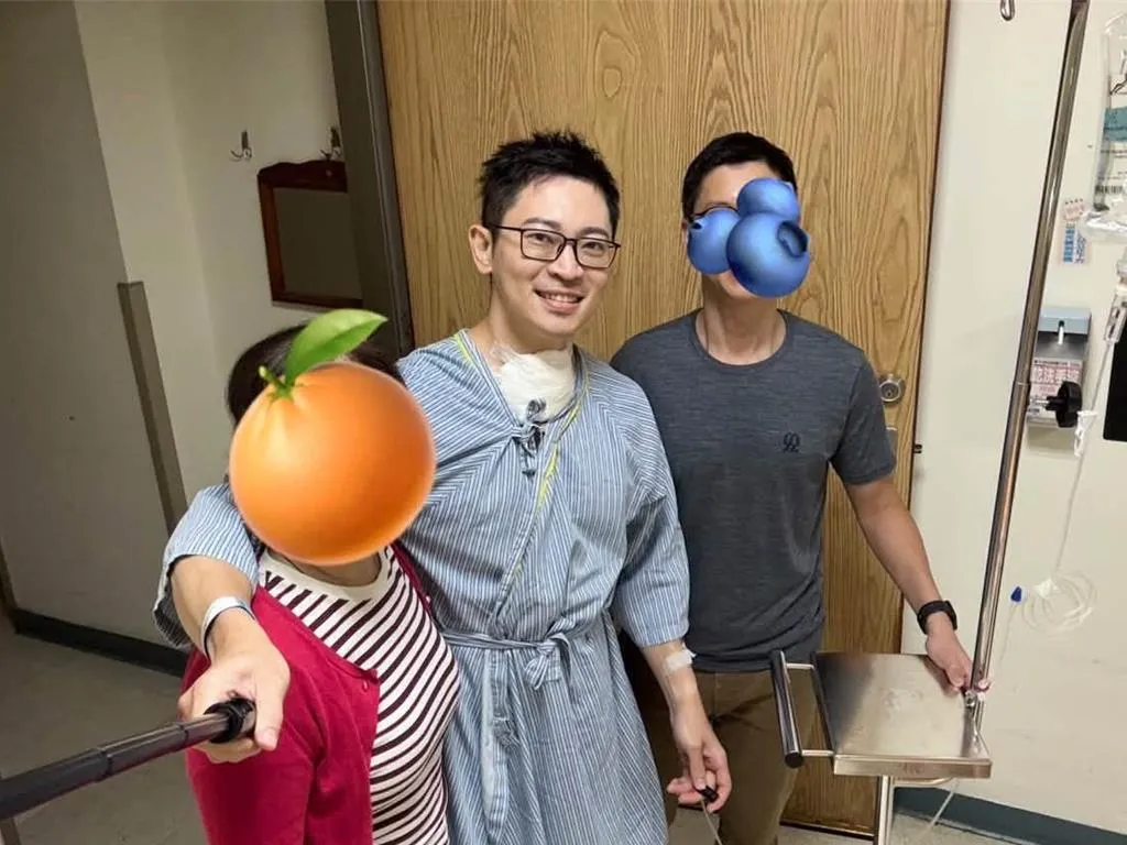 王顯瑜在男友與媽媽的陪同下順利完成手術。(圖/翻攝自王顯瑜臉書)