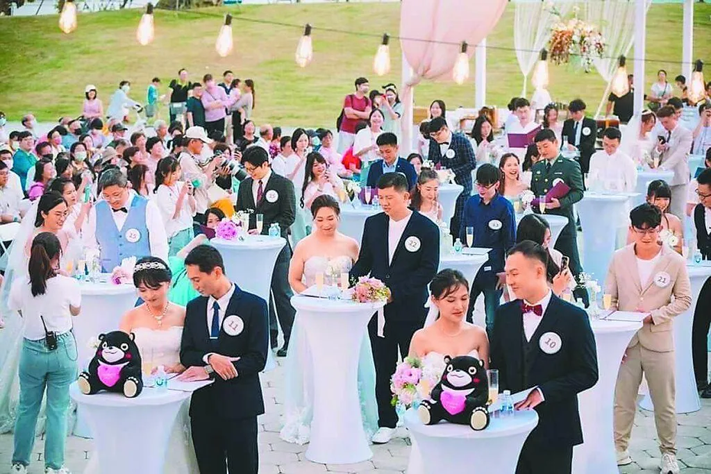 登記結婚的新人若在10月1日新制上路時尚未請完8天婚假,即可適用14天新規定。
