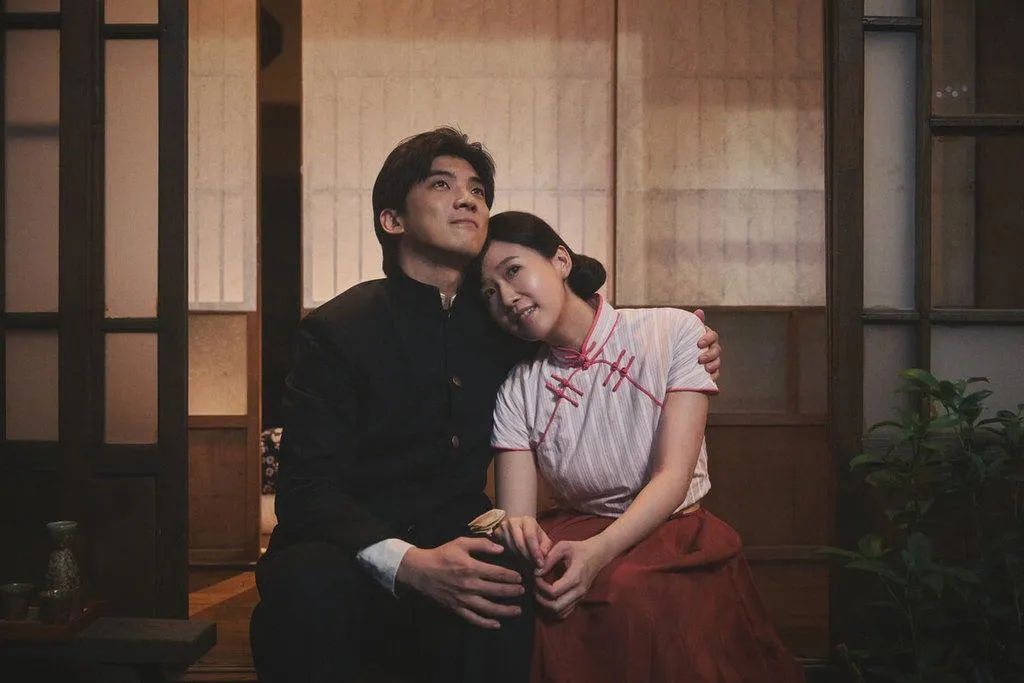 演員林哲熹（左）、方志友（右）在戲劇《再見1987》中上演虐戀情節，方志友坦言刑求戲堪稱壓力巔峰。（圖／公視台語台提供）