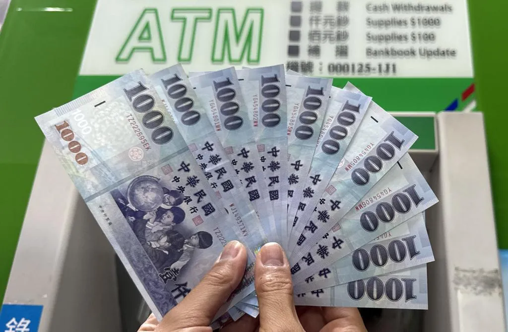 國民黨加碼喊出普發現金2萬。（圖/資料照）