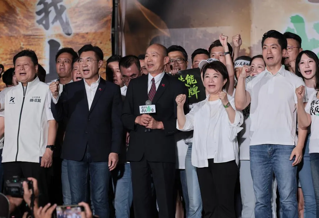 圖為725凱道遊行，韓國瑜、盧秀燕和蔣萬安一同上台畫面。（圖/資料照）