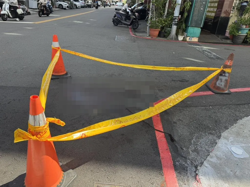 高雄市鳳山區保泰路一家已歇業SPA館,28日凌晨爆發毒品買賣糾紛砍殺案。(圖/翻攝畫面)