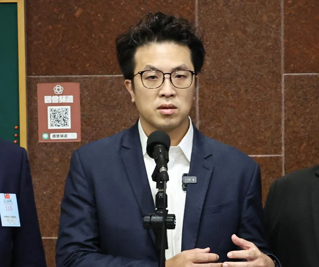 韋淳祐怒轟沈伯洋,「別為了選舉,選擇與過去的自己切割」。(圖/資料照)