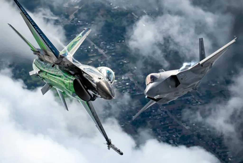 F-16若在空戰中從多方向同時攻擊，有機會突破F-35防線以進行攻擊。（圖／翻攝自DVIDS網站）