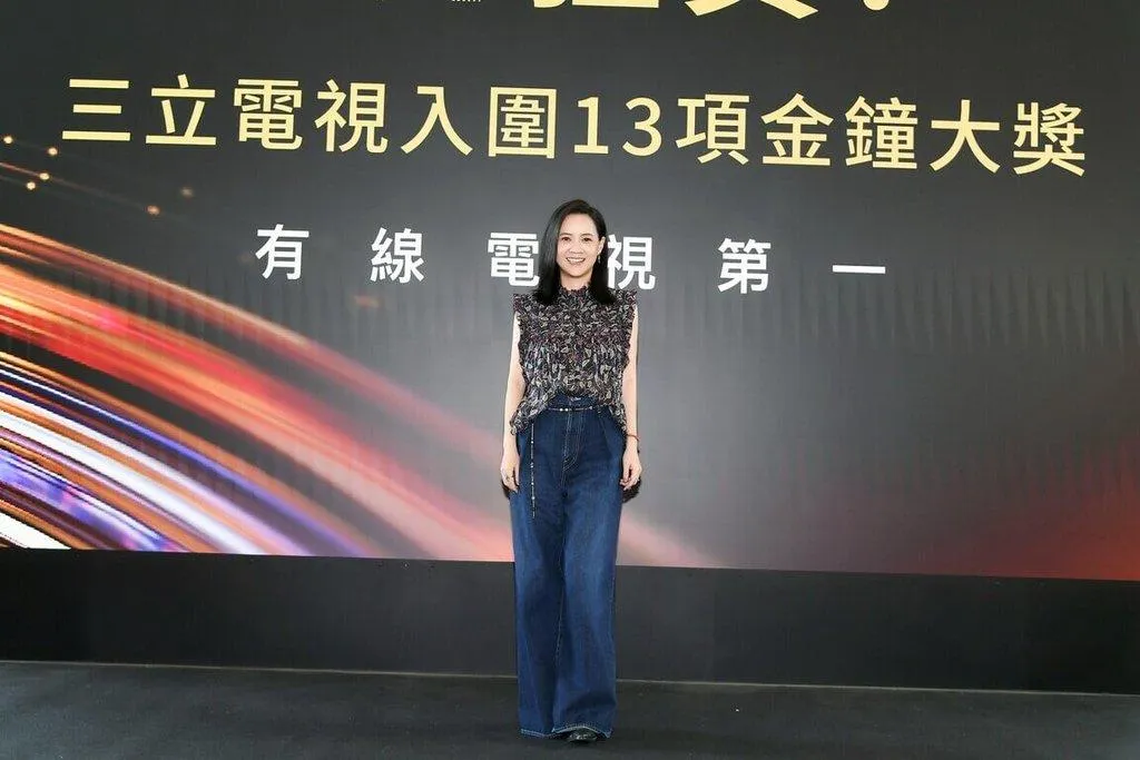 藝人曾寶儀(圖)主持《我們回家吧》系列3季,她12日出席「三立電視金鐘入圍分享會」,回想5年來走訪34名藝人的故鄉,感性形容「是一趟非常豐盛的旅程」。(圖/三立提供)