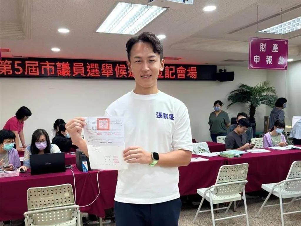 高雄市無黨籍議員參選人張騏晟涉賄遭檢調約談。（圖／翻攝張騏晟臉書）