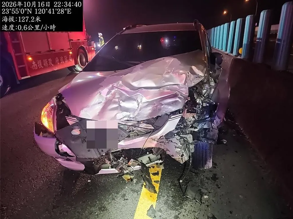 國道3南投路段昨（16）日深夜發生5車連環車禍。（圖／國道警方提供）