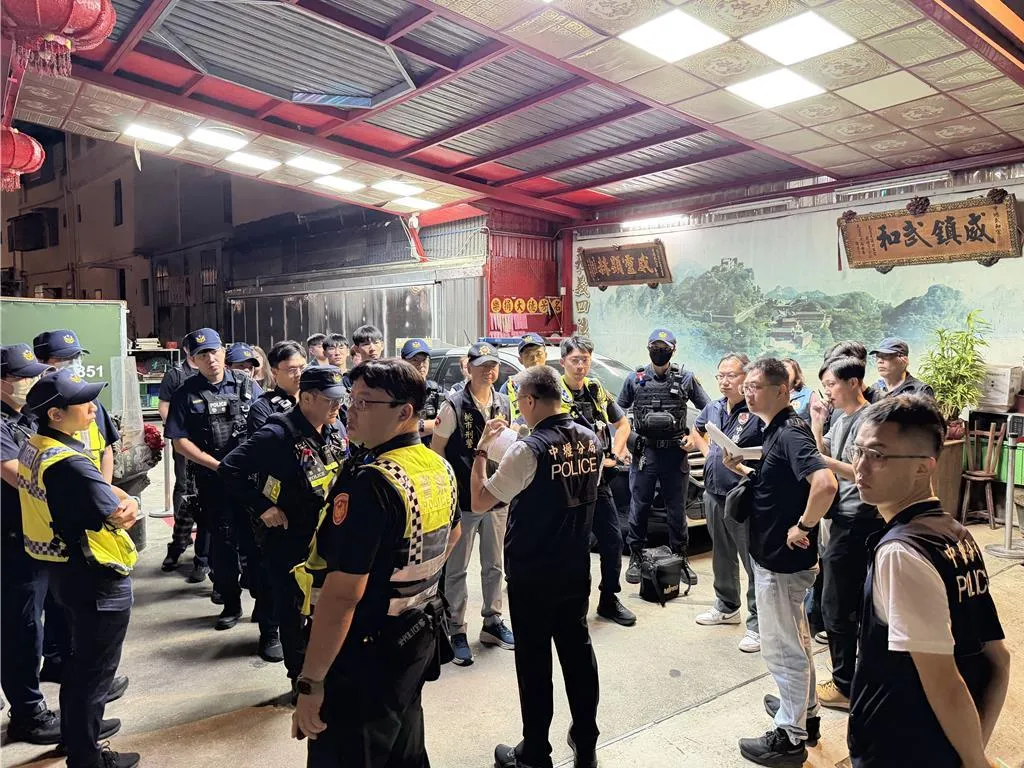 中壢分局出動154名警力到場處理。（圖／民眾提供）