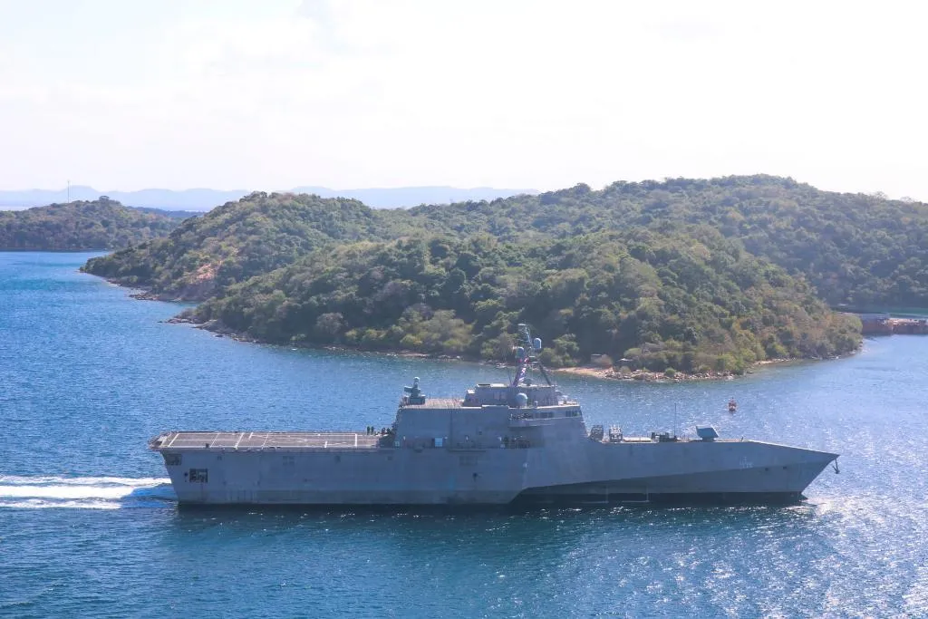 美國海軍「查爾斯頓號」20日凌晨入南沙群島仙賓礁附近海域。（資料照／翻攝X「美國海軍」）