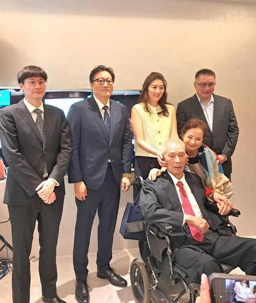 78歲的前副總統吳敦義在妻子與4個孩子一起現身。(圖/財團法人台北市吳敦義文教基金會提供)