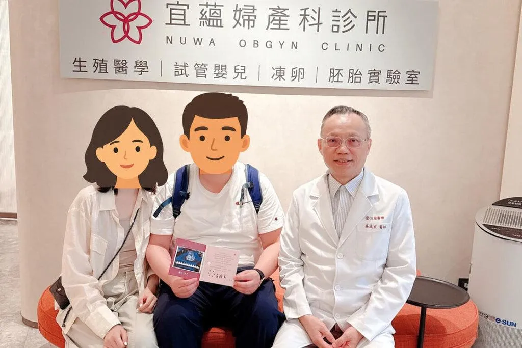 台中宜蘊生殖中心吳成玄醫師（右1）協助乳癌患者，在39歲確診乳癌時，先凍胚保存生育力，個案抗癌2年後試管成功懷孕。 （圖／宜蘊生殖中心提供）