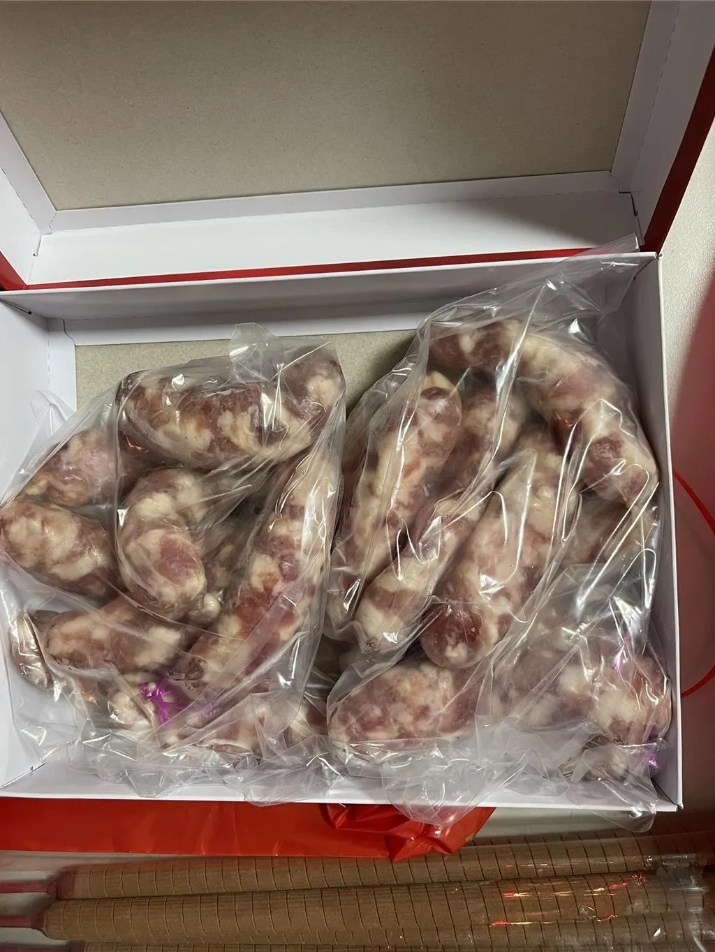 檢方查扣香腸禮盒。(圖/嘉檢提供)