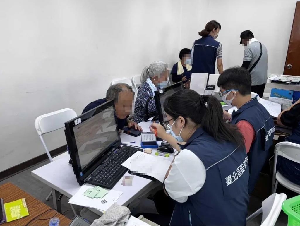交通部自114年10月7日起,推出馬太鞍溪堰塞湖潰堤災害車輛報廢慰助方案,汽車/大型重型機車報廢可領5萬,機車/微型電動二輪車可領1萬!(圖/公路局提供)