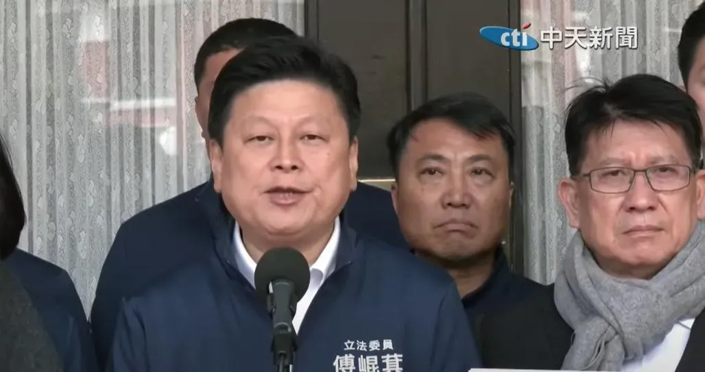 國民黨團總召傅崐萁（中)、書記長林思銘（右一)。（圖／中天新聞）