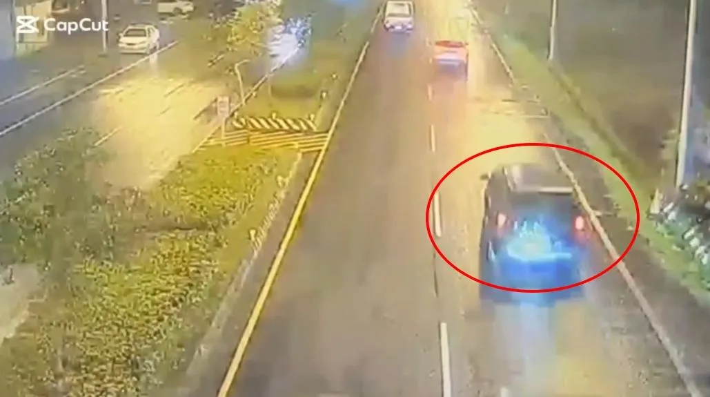 肇事小貨車。（圖／翻攝畫面）