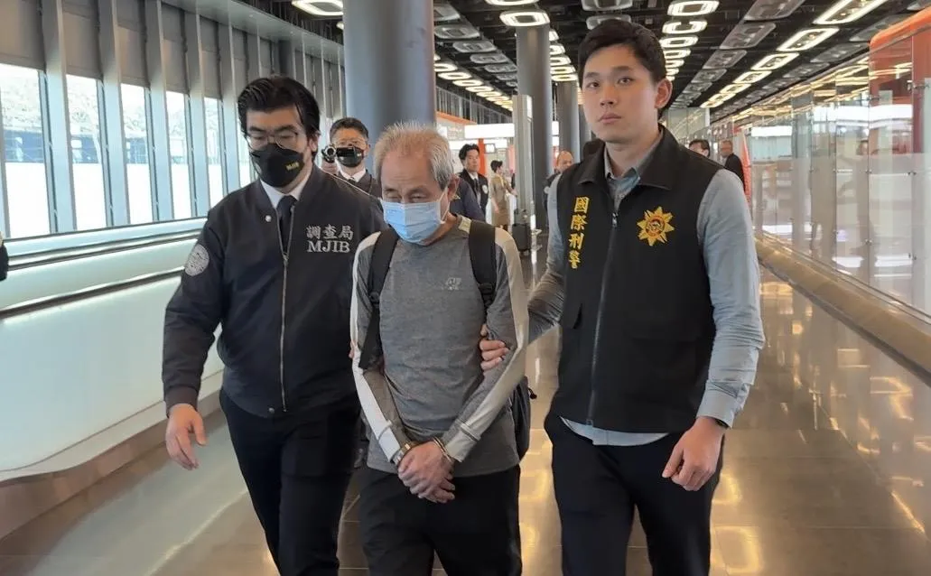 張姓製毒師從菲律賓遣返抵達桃機。（圖／翻攝畫面）