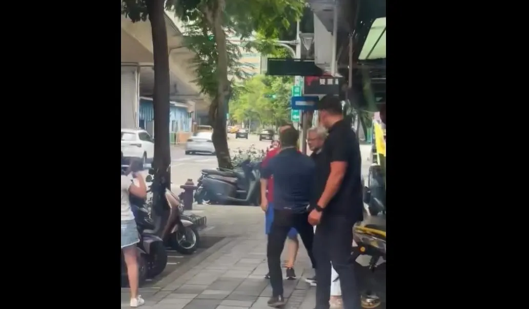 有網友曬出在台北街頭碰到黃仁勳的影片。（圖取自Threads上dvdjdada）