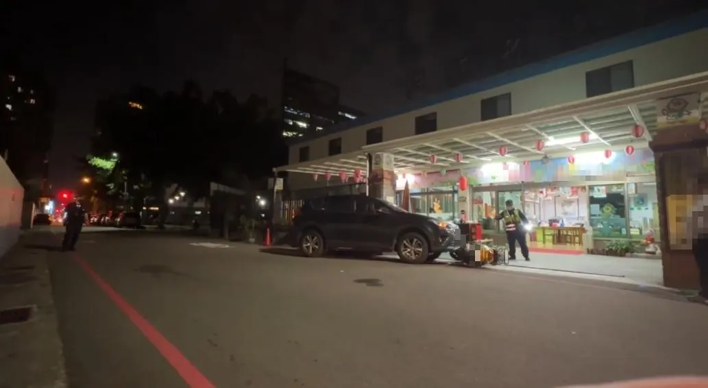 台中北區一間幼兒園前面發生嚴重車禍。（圖／翻攝畫面）
