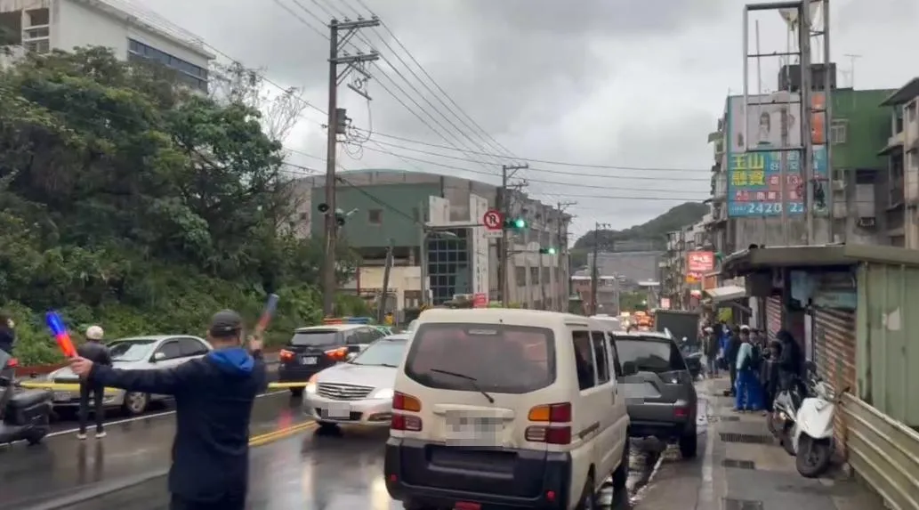 林男目前已被戒護就醫，詳細竊車逃逸原因將待其治療後進一步釐清。（圖／翻攝畫面）