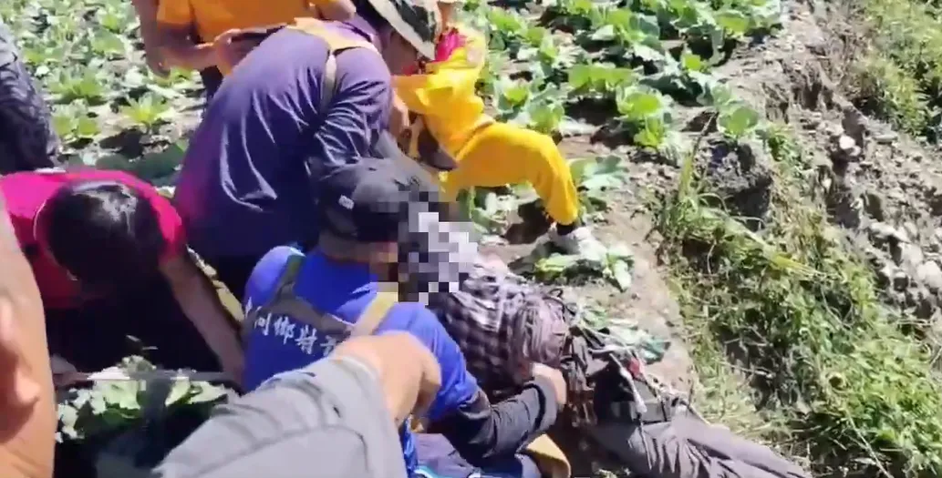 警消救援單位、義警民防人員及現場熱心民眾投入救援行動。（圖／三星分局提供）