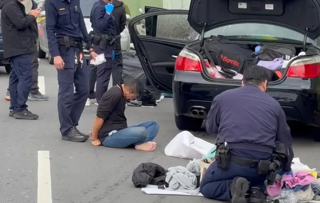 圍捕畫面曝光。(圖/翻攝畫面)