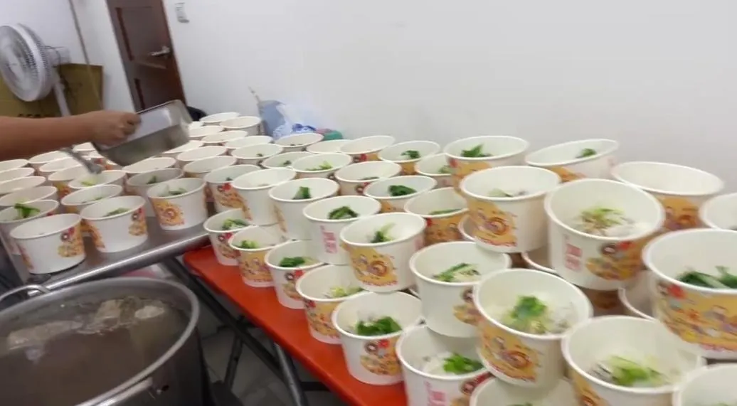 小商人祭品文現場掀起排隊人潮。（圖／翻攝畫面）