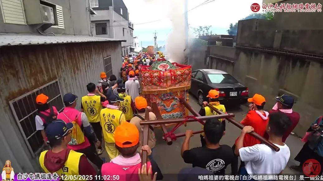 白沙屯拱天宮二媽巡庄。(圖/翻攝自白沙屯媽祖網路電視台)