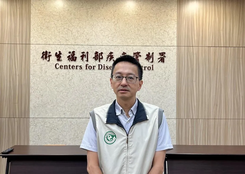衛生福利部疾病管制署發言人羅一鈞表示,COVID-19(2019冠狀病毒疾病)疫情上升「又急又猛」。(圖/疾管署)